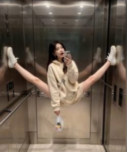 AI生成电梯一字马美女制作教程，条条流量上万，别再在外面被割韭菜了，全流程实操-大兵轻创资源库